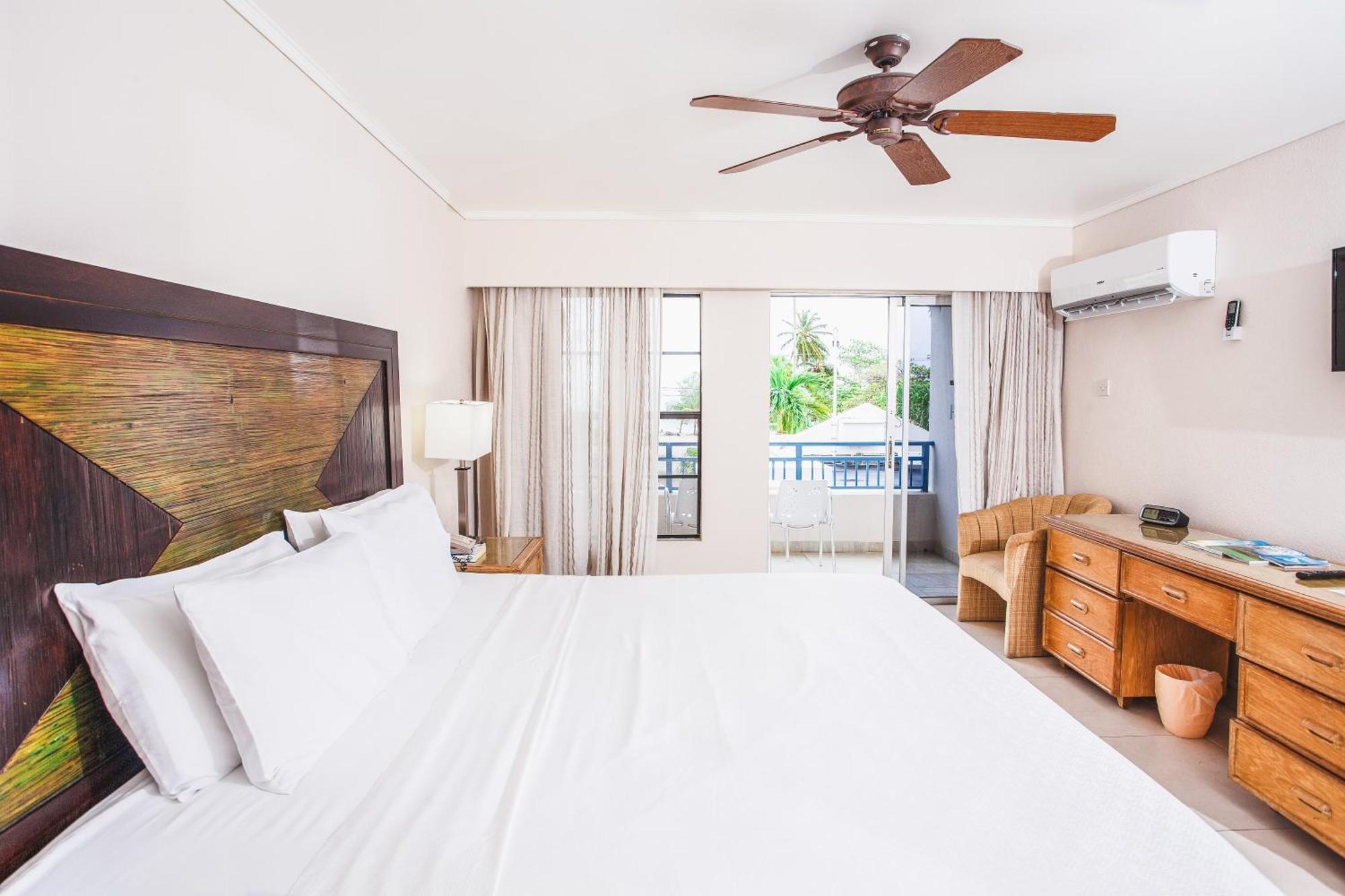 Blue Horizon Hotel Rockley ภายนอก รูปภาพ